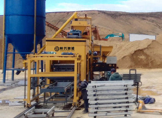 西藏12型水泥磚機(jī)客戶現(xiàn)場(chǎng)